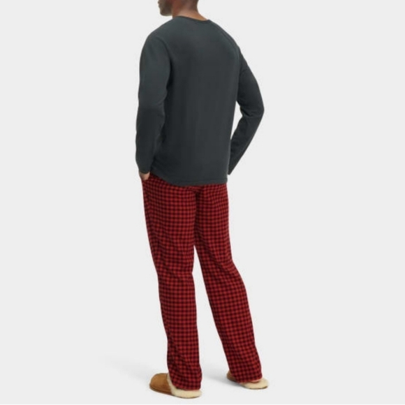 Nwt...UGG Men's pajama set. - Picture 2 of 4